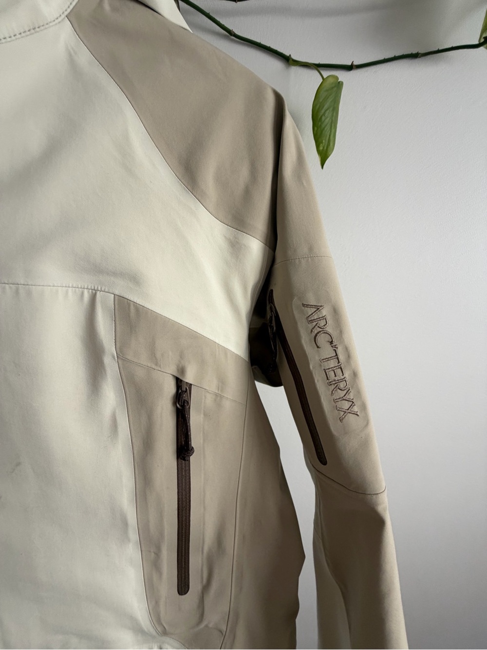 Arc'teryx Women's Vintage Stingray Jacket- Made in Canada - Picture 4 of 7